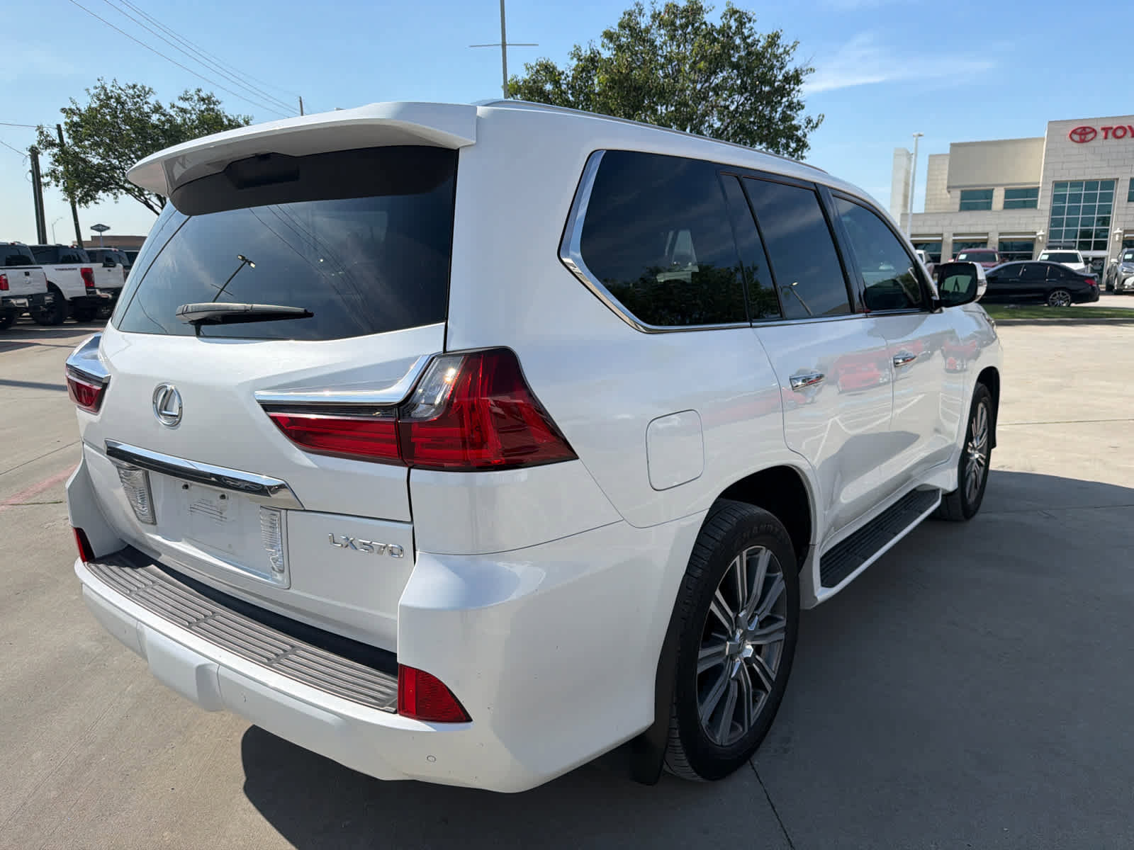 Used 2017 Lexus LX 570 4WD w/ Luxury Package image 3