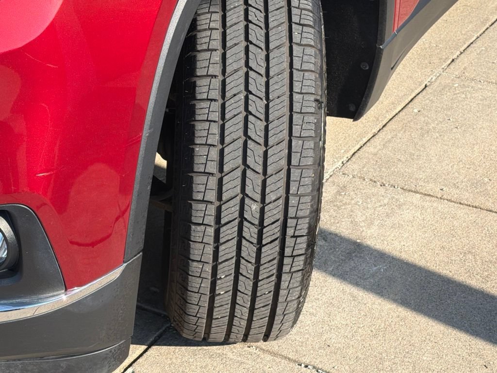 Used 2019 Chevrolet Traverse LT w/ LPO, Floor Liner Package AWD/4WD image 11