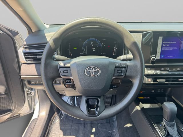 Used 2025 Toyota Camry LE FWD image 12