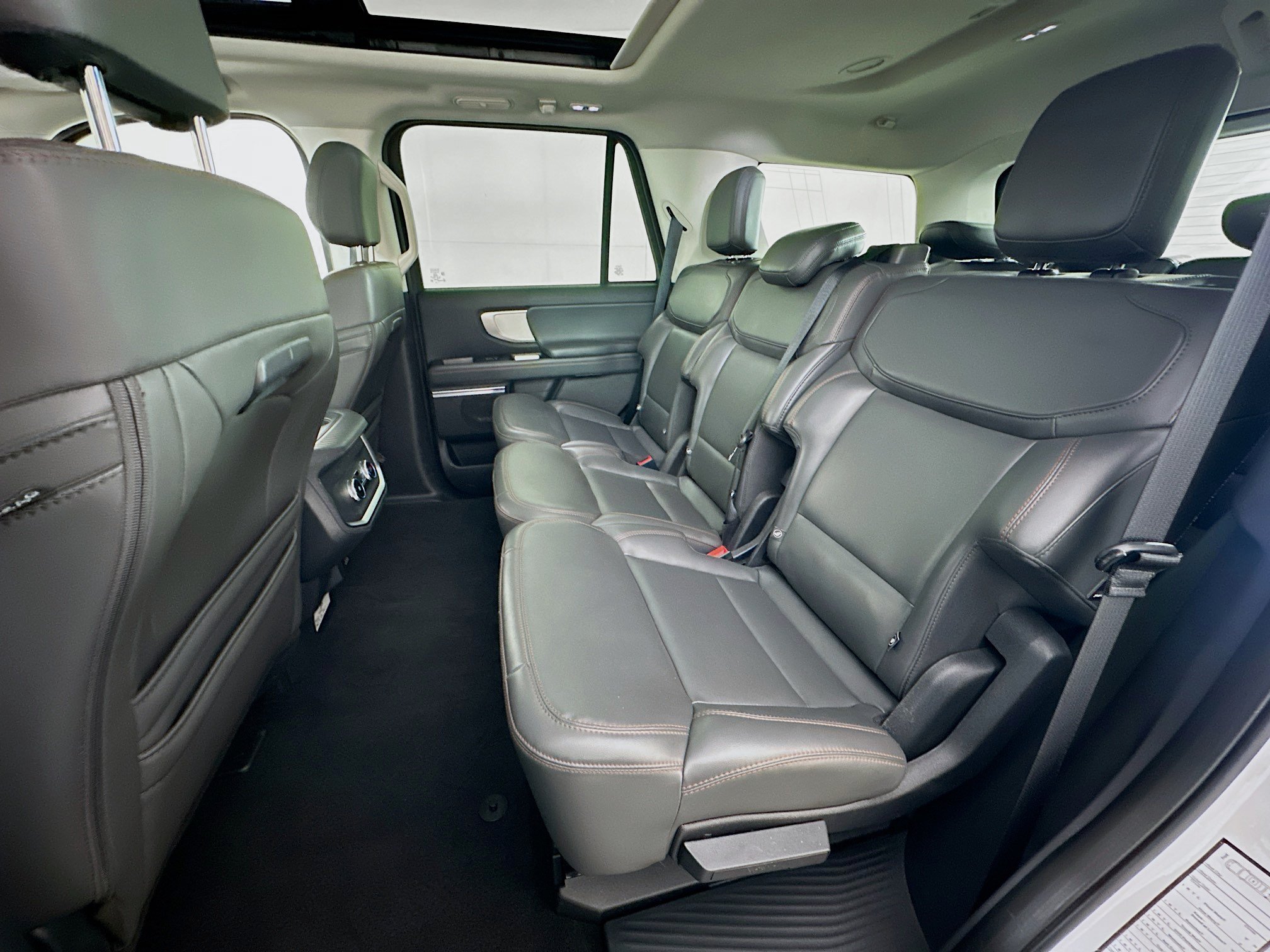 Used 2025 Ford Expedition Active AWD/4WD image 29