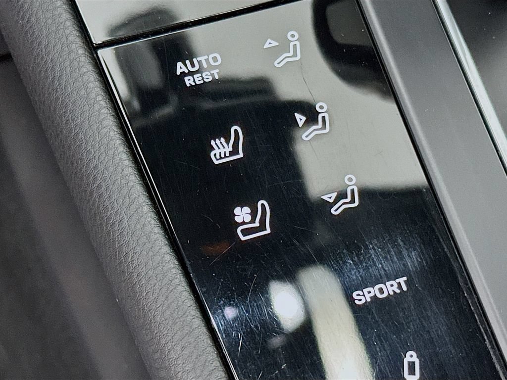 Certified 2022 Porsche Macan S AWD/4WD image 23