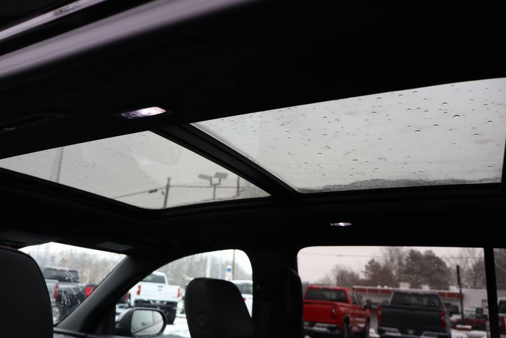 Used 2025 Chevrolet Traverse LT w/ Sun and Wheel Package image 21