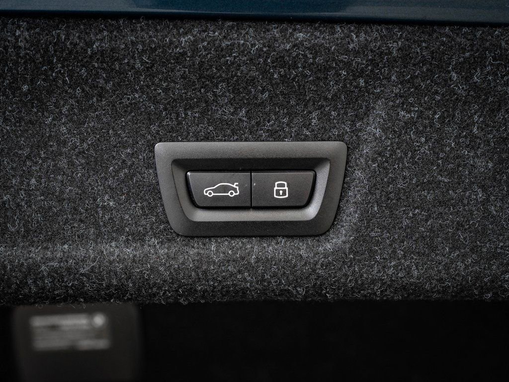 Certified 2025 BMW 330i xDrive Sedan image 21