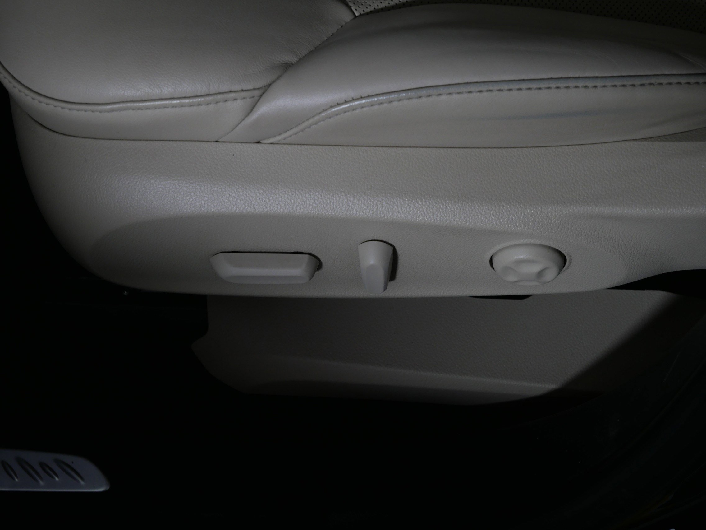 Used 2020 Buick Envision Premium w/ Driver Confidence Package image 20