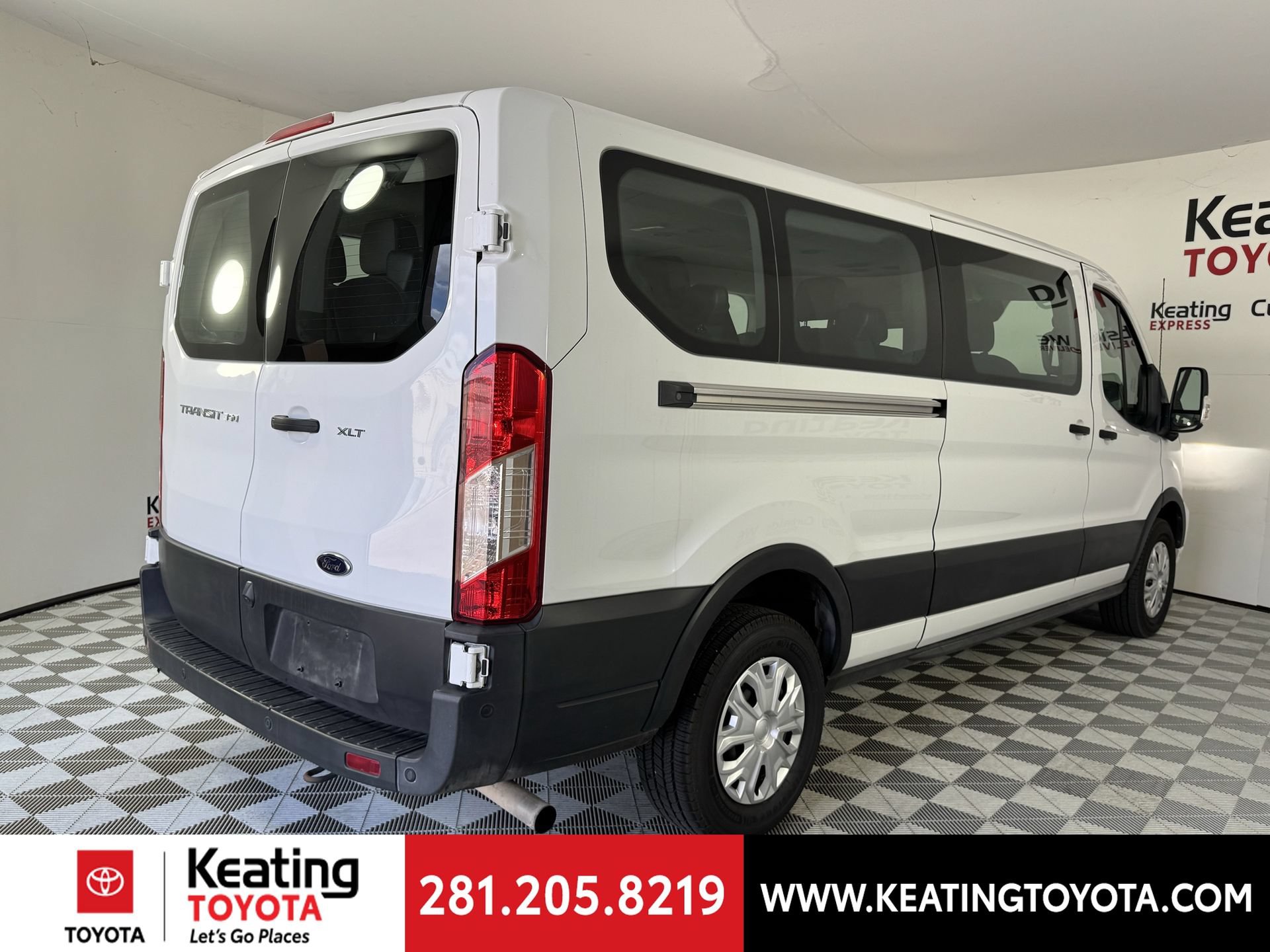 Used 2023 Ford Transit 350 XLT RWD image 5