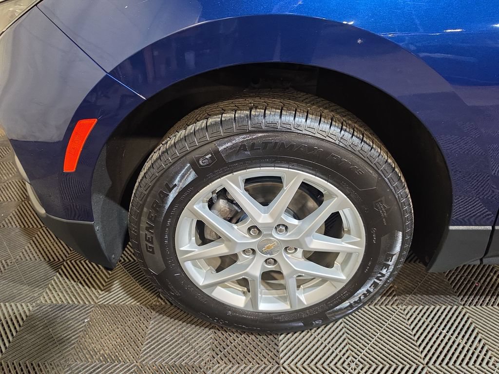Used 2023 Chevrolet Equinox LS AWD/4WD image 18