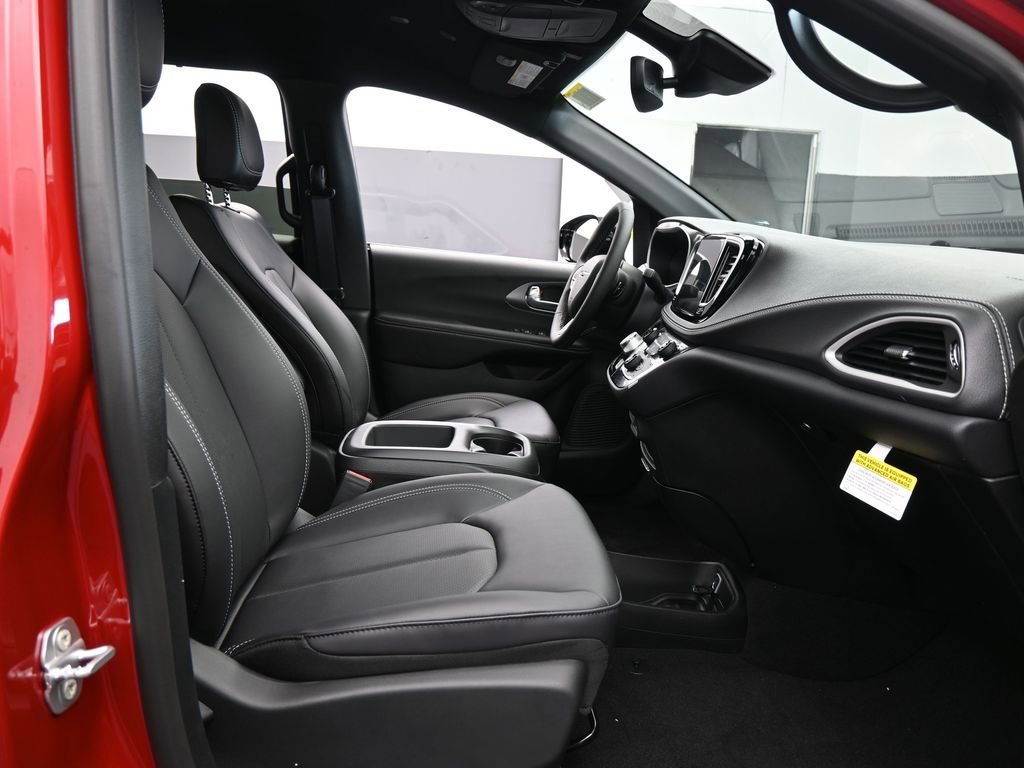 New 2026 Chrysler Pacifica Select image 40