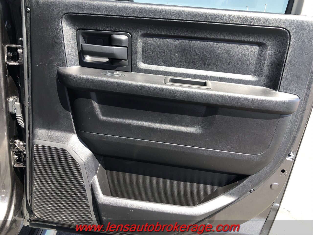 Used 2018 RAM 2500 Tradesman w/ Chrome Appearance Group image 18