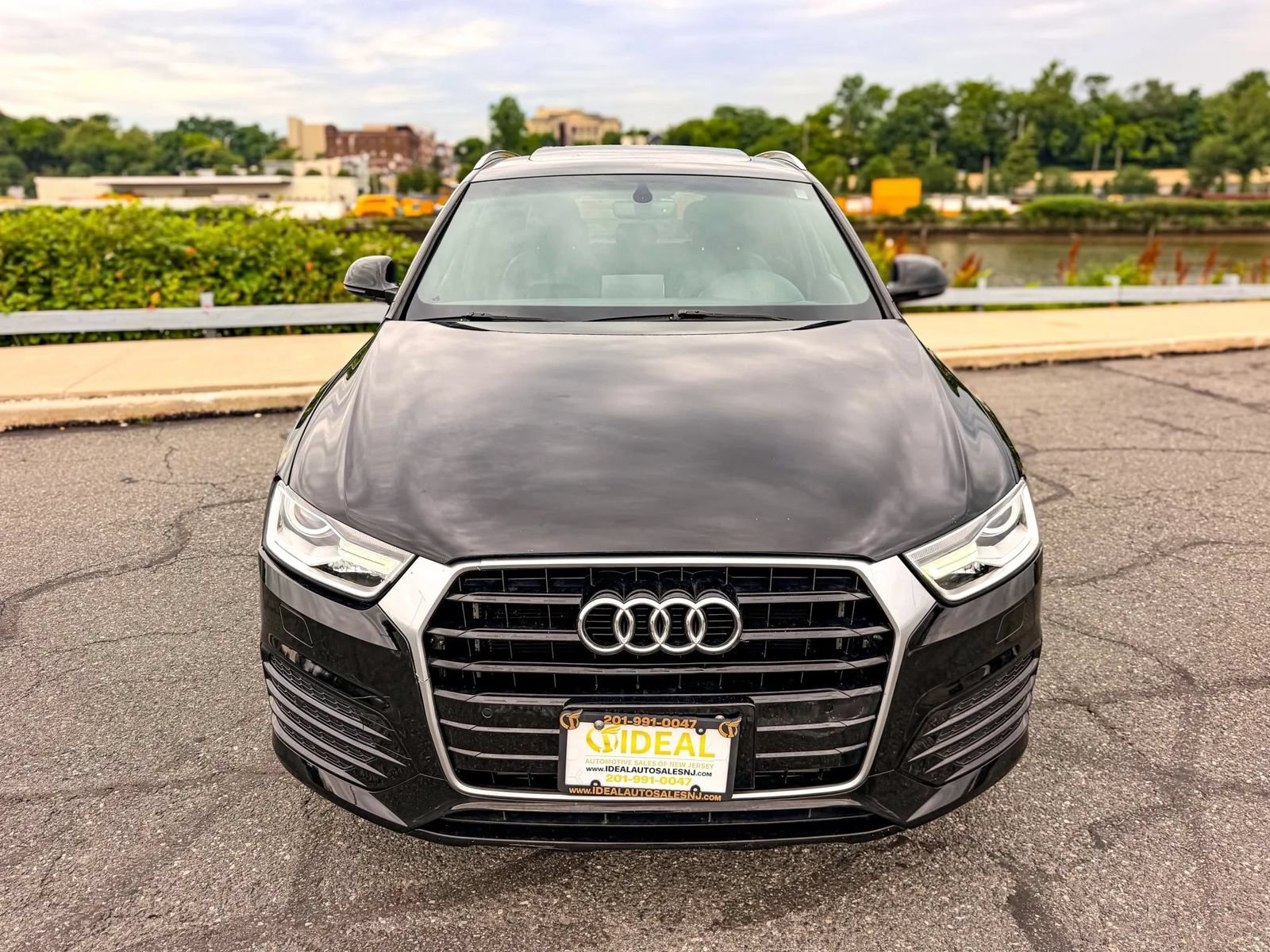 Used 2018 Audi Q3 2.0T Premium w/ Convenience Package AWD/4WD image 3