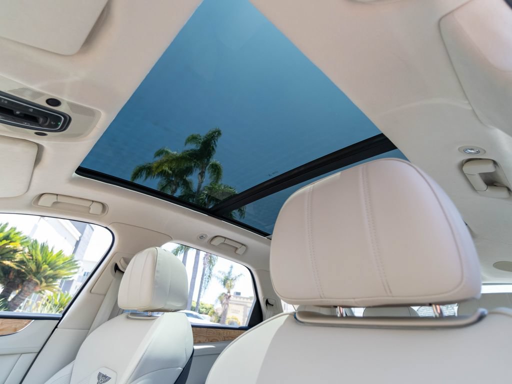 Used 2024 Bentley Bentayga AWD/4WD image 15