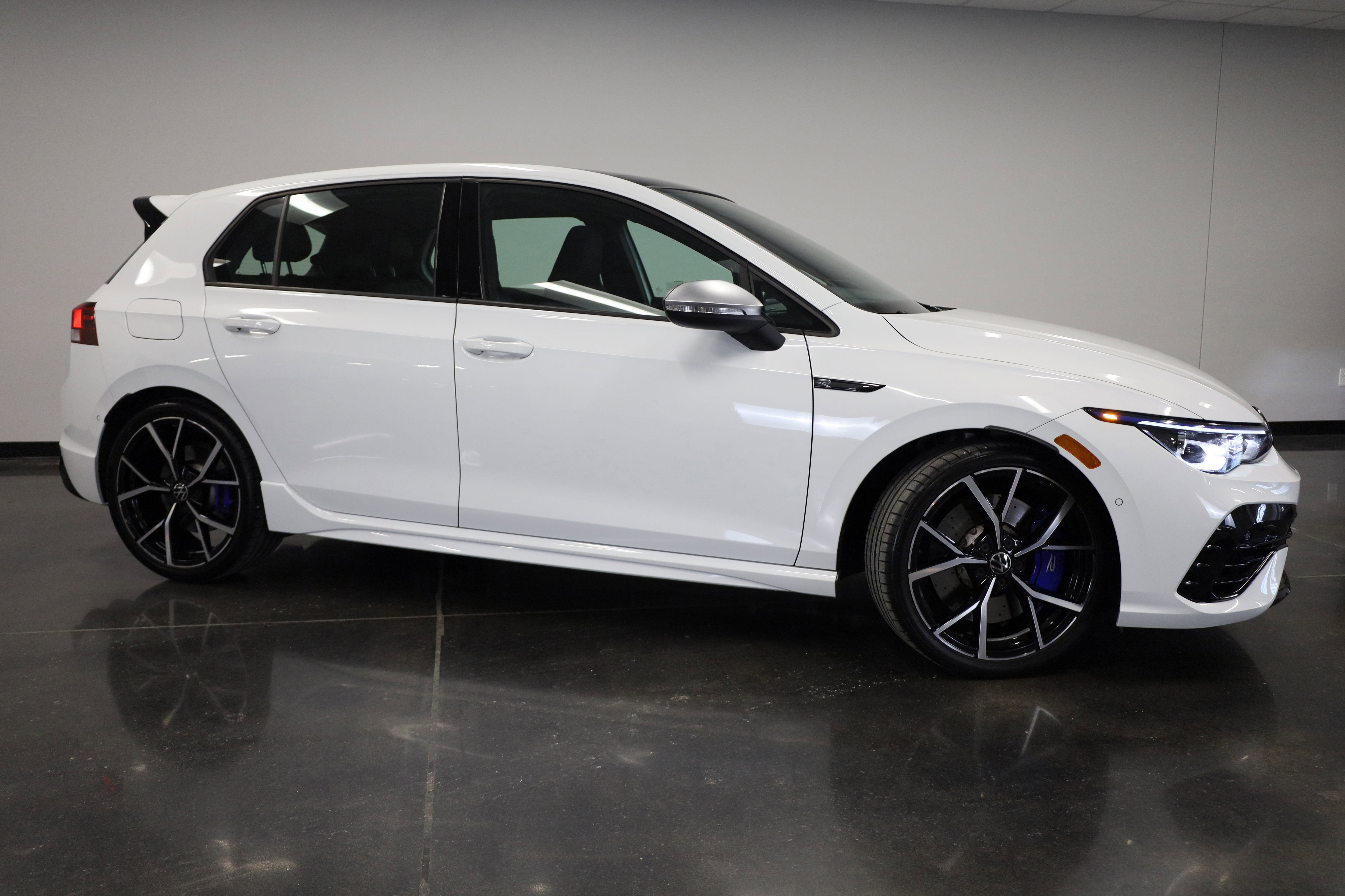 Used 2024 Volkswagen Golf R image 4