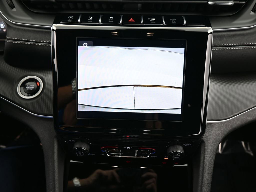 Used 2025 Jeep Grand Cherokee Laredo image 20