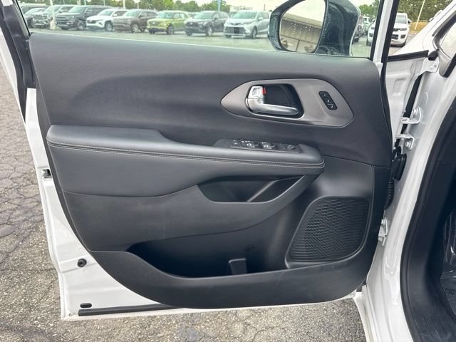 Used 2026 Chrysler Pacifica Select FWD image 8