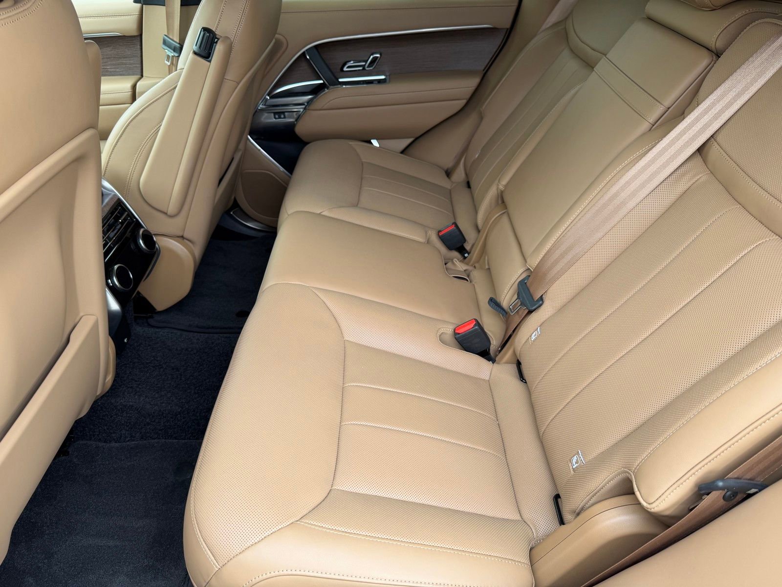 Used 2024 Land Rover Range Rover SE image 23