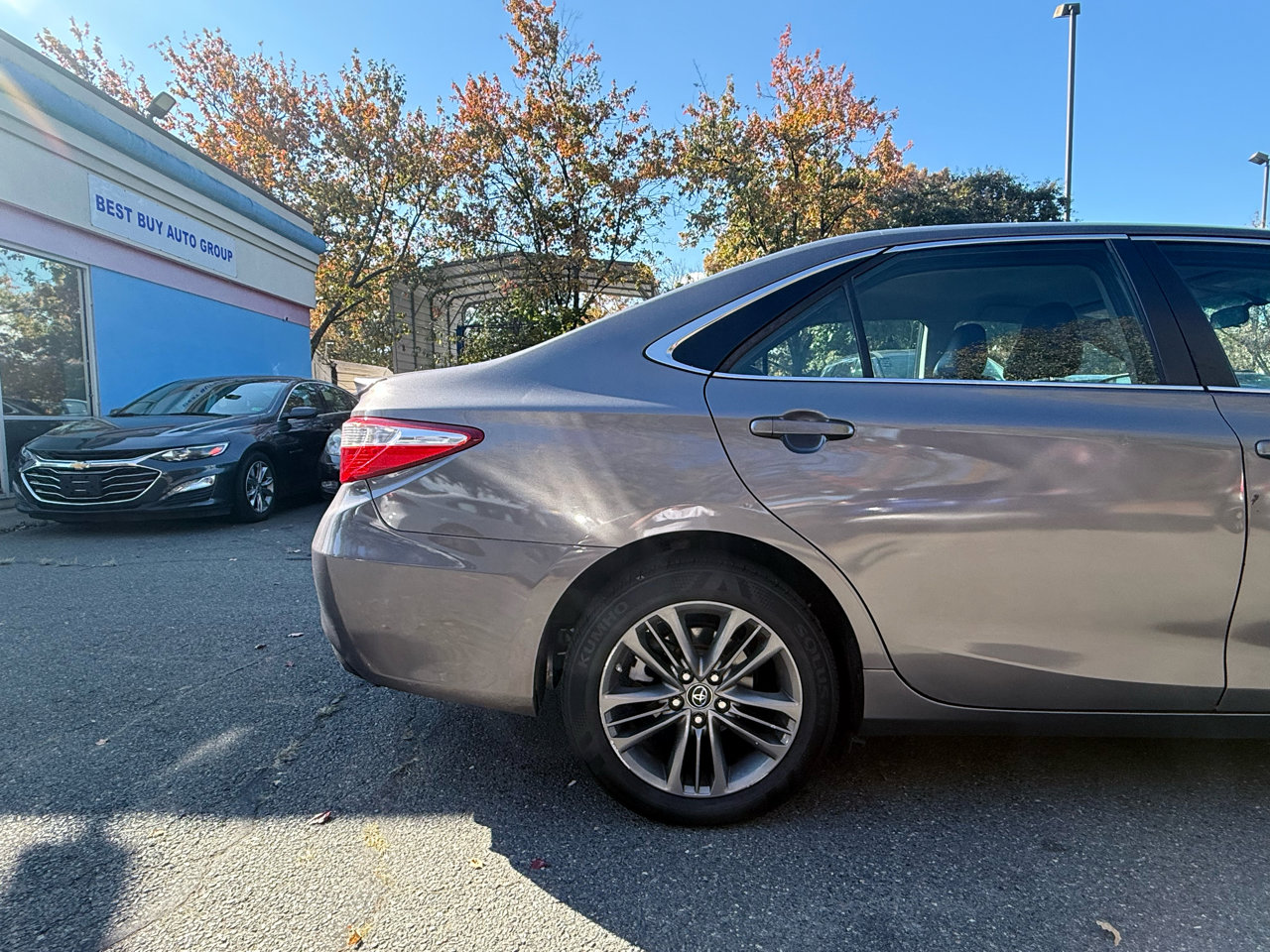 Used 2017 Toyota Camry SE image 12