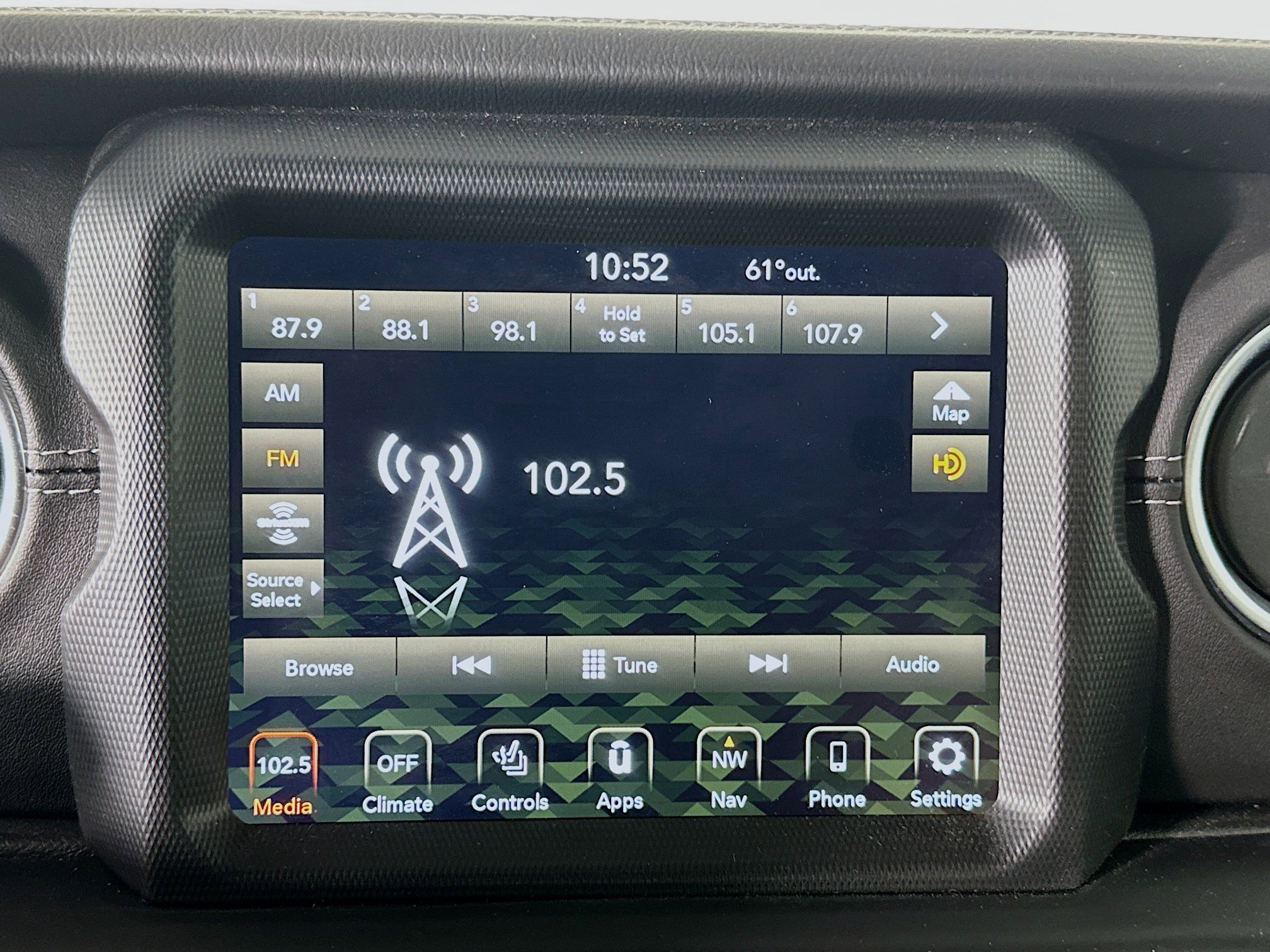 Used 2023 Jeep Wrangler Sahara w/ Cold Weather Group image 19