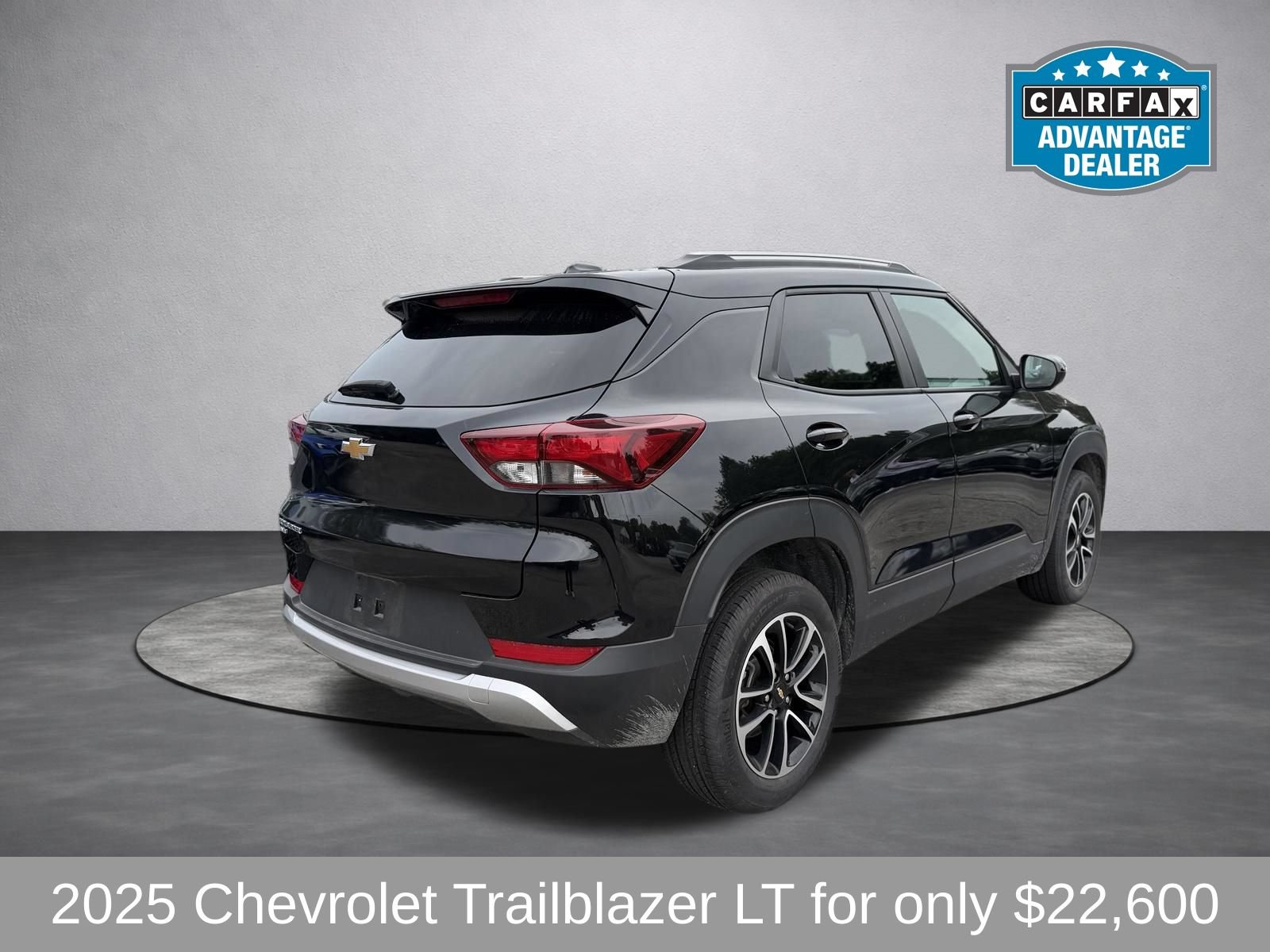 Used 2025 Chevrolet TrailBlazer LT AWD/4WD image 3