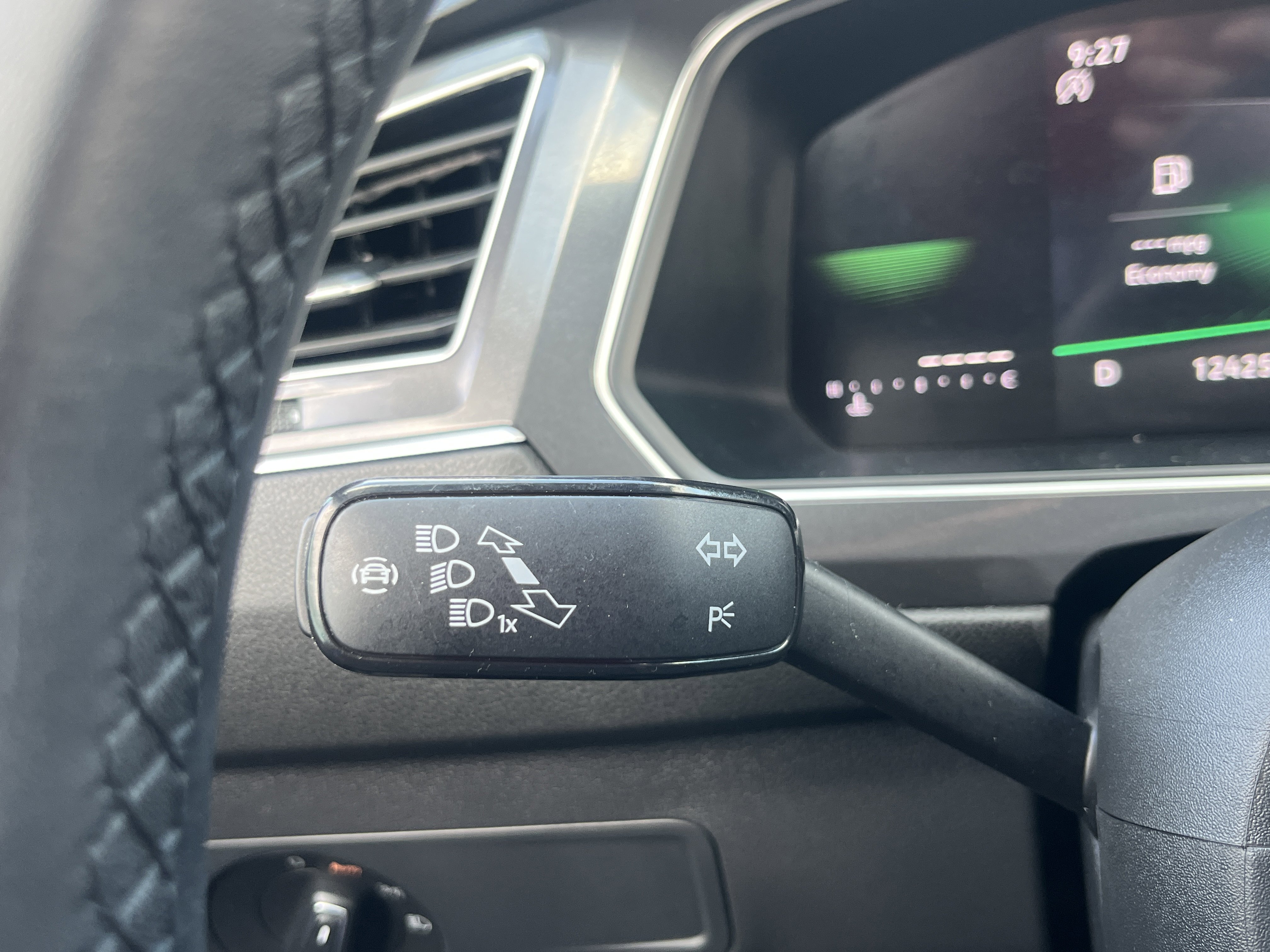 Used 2024 Volkswagen Tiguan SE R-Line image 21