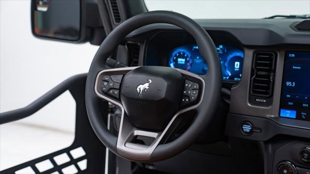 Used 2025 Ford Bronco CUSTOM image 39