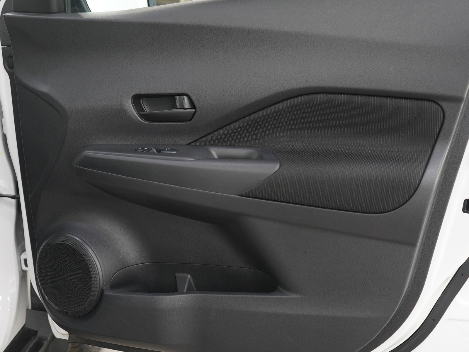 Used 2024 Nissan Kicks S FWD image 9