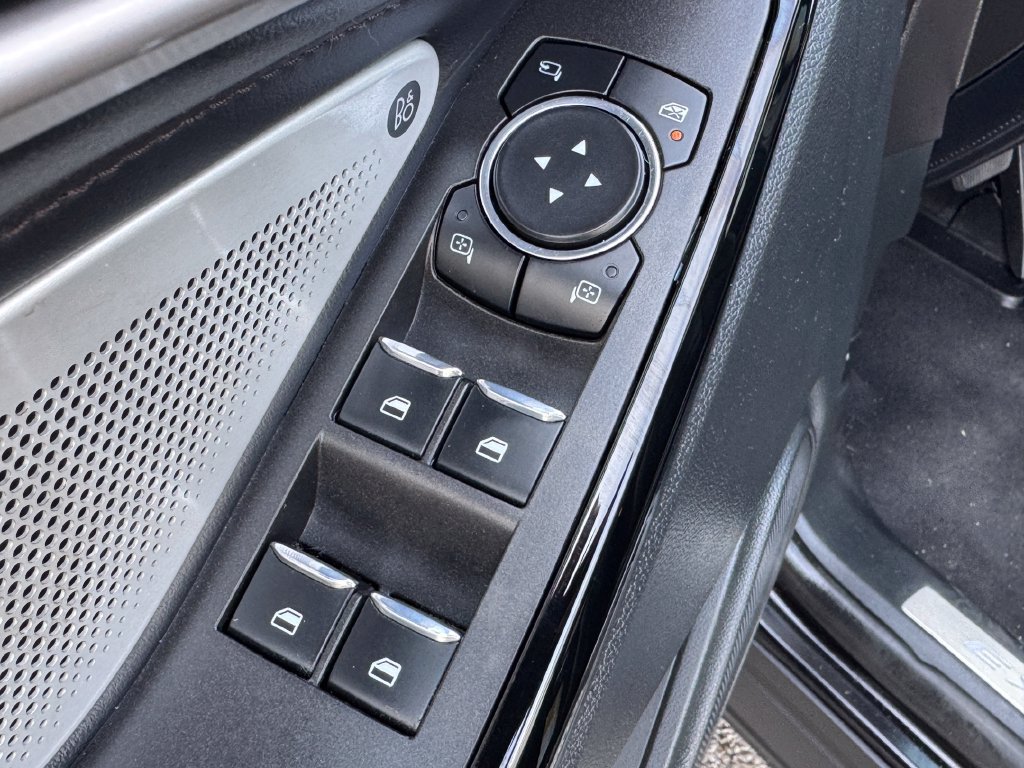 Used 2023 Ford Explorer Platinum w/ Technology Package AWD/4WD image 18