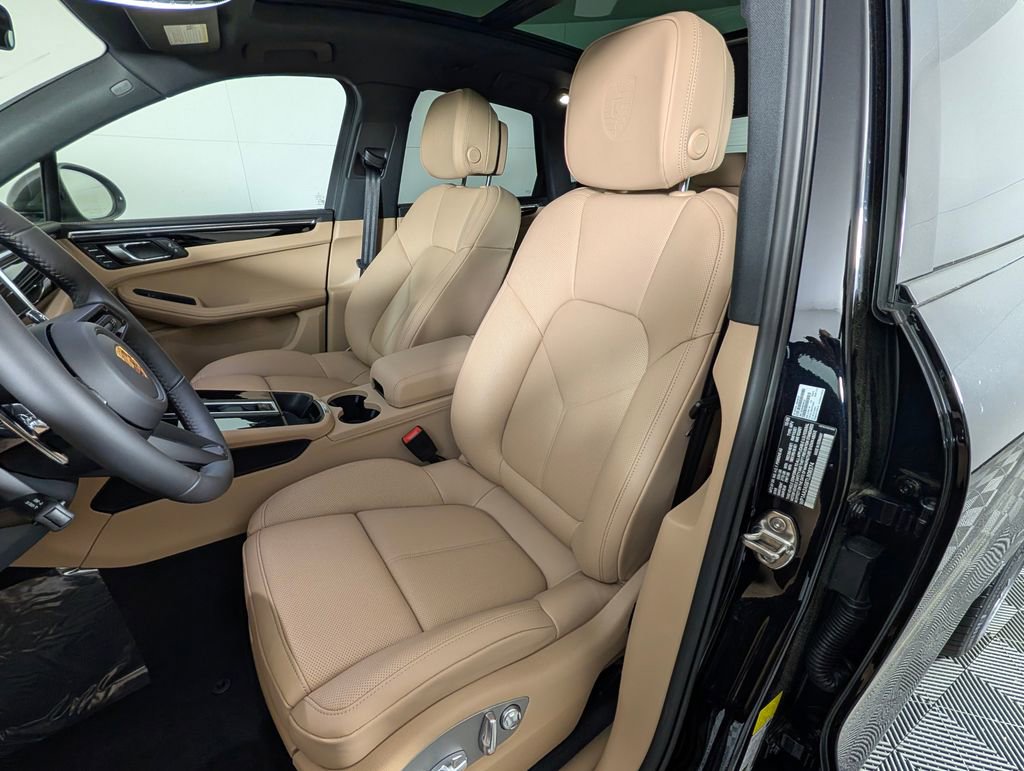 New 2026 Porsche Macan Turbo image 5