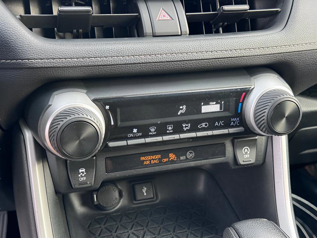 Used 2020 Toyota RAV4 LE image 17