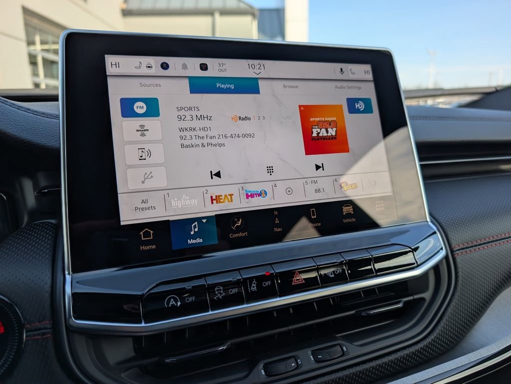 New 2026 Jeep Compass Trailhawk w/ Sun, Sound & Navigation Group AWD/4WD image 25