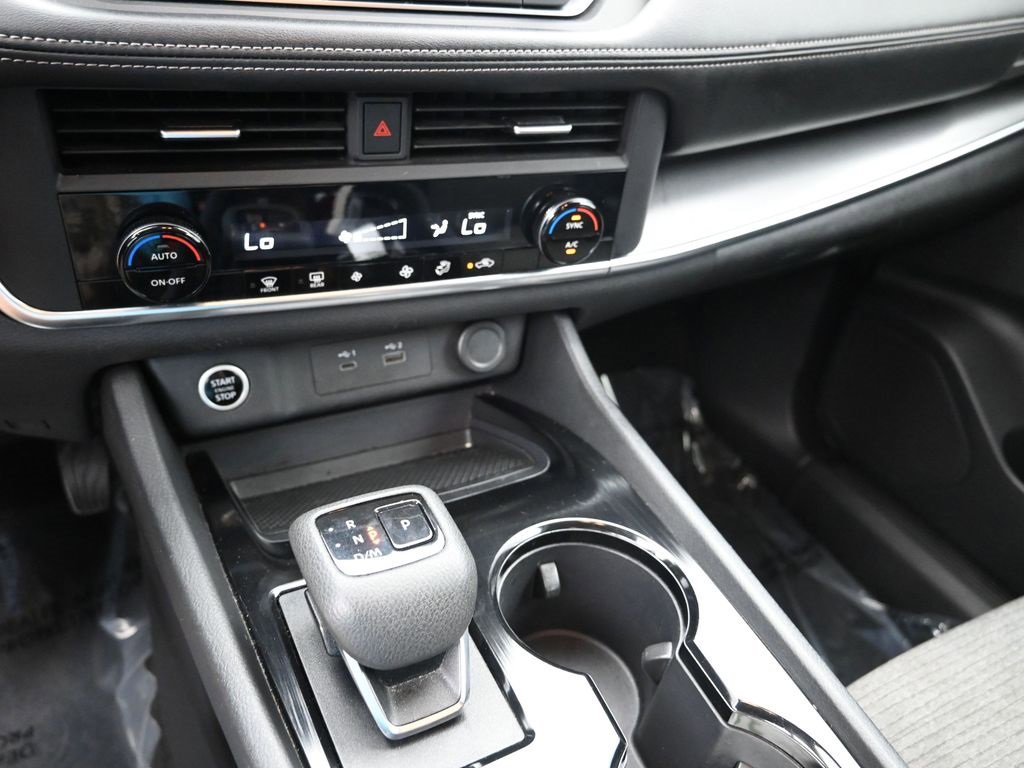 Used 2023 Nissan Rogue SV image 19