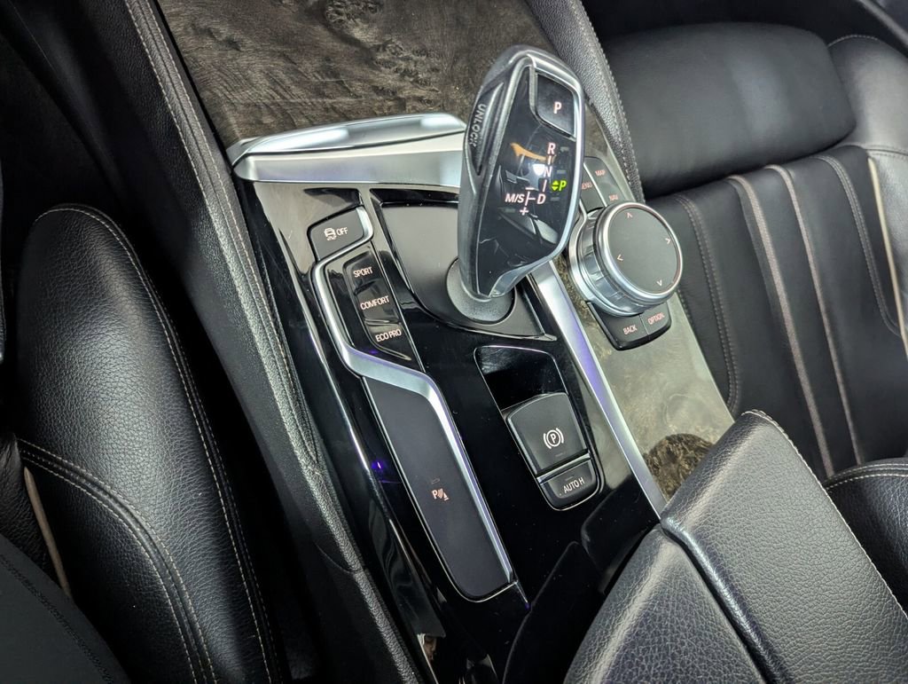 Used 2018 BMW 540i w/ M Sport Package image 21