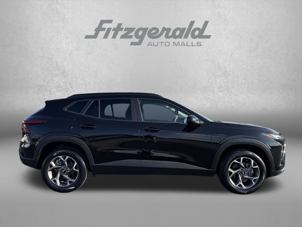 Used 2025 Chevrolet Trax LT FWD image 5
