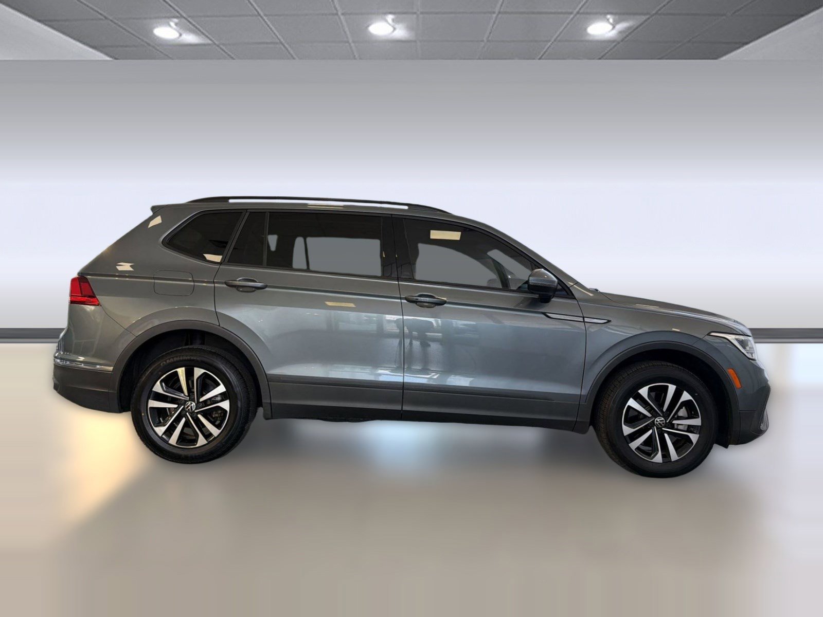 Used 2022 Volkswagen Tiguan S image 8