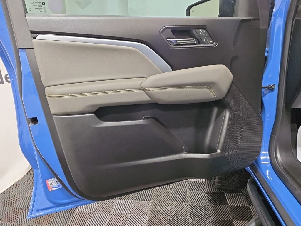 Used 2025 Chevrolet Colorado ZR2 w/ Technology Package AWD/4WD image 21