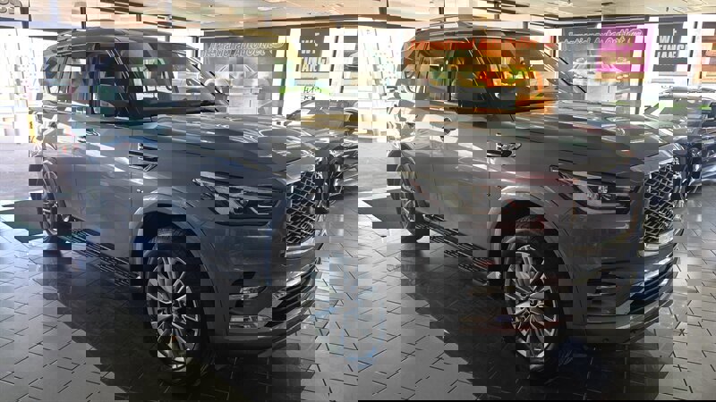 Used 2018 INFINITI QX80 4WD w/ Driver Assistance Package image 4