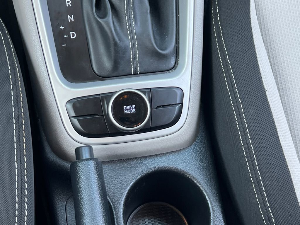 Used 2023 Hyundai Venue SEL image 23