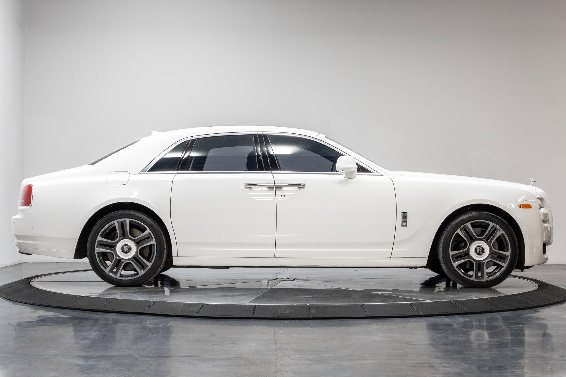 Used 2016 Rolls-Royce Ghost image 21