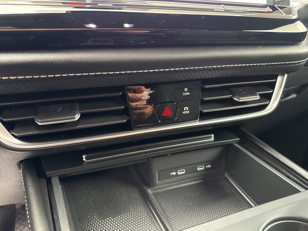 Used 2024 Volkswagen Atlas Cross Sport SE image 27