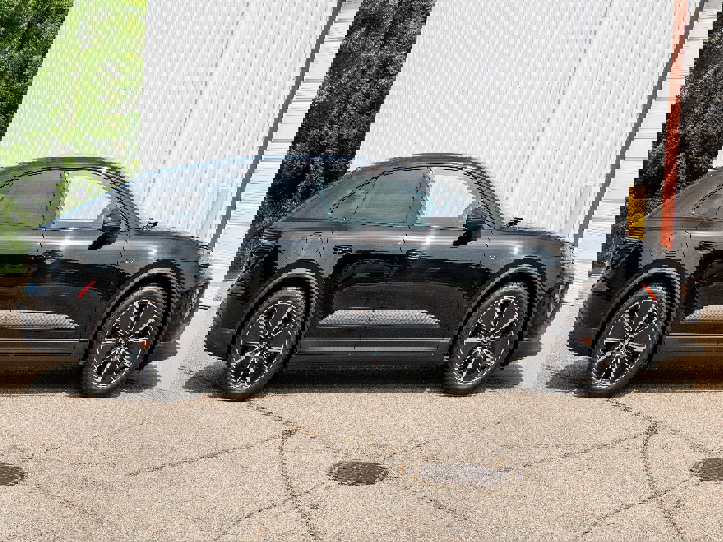 New 2025 Porsche Macan 4 Electric image 8