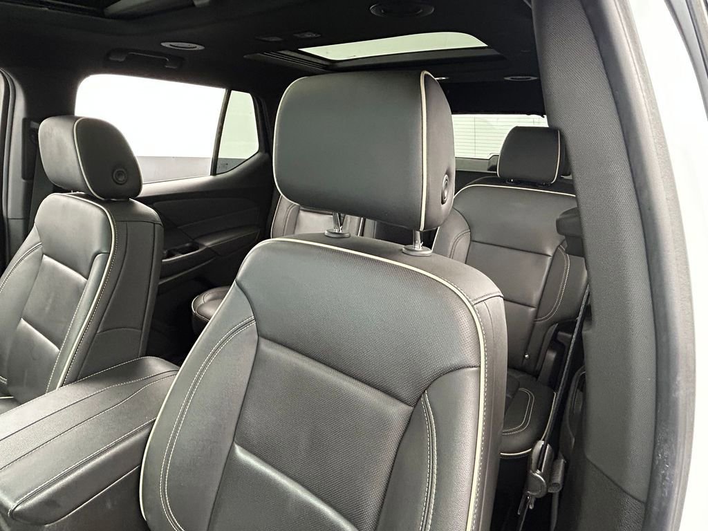 Used 2023 Chevrolet Traverse Premier w/ Redline Edition image 18