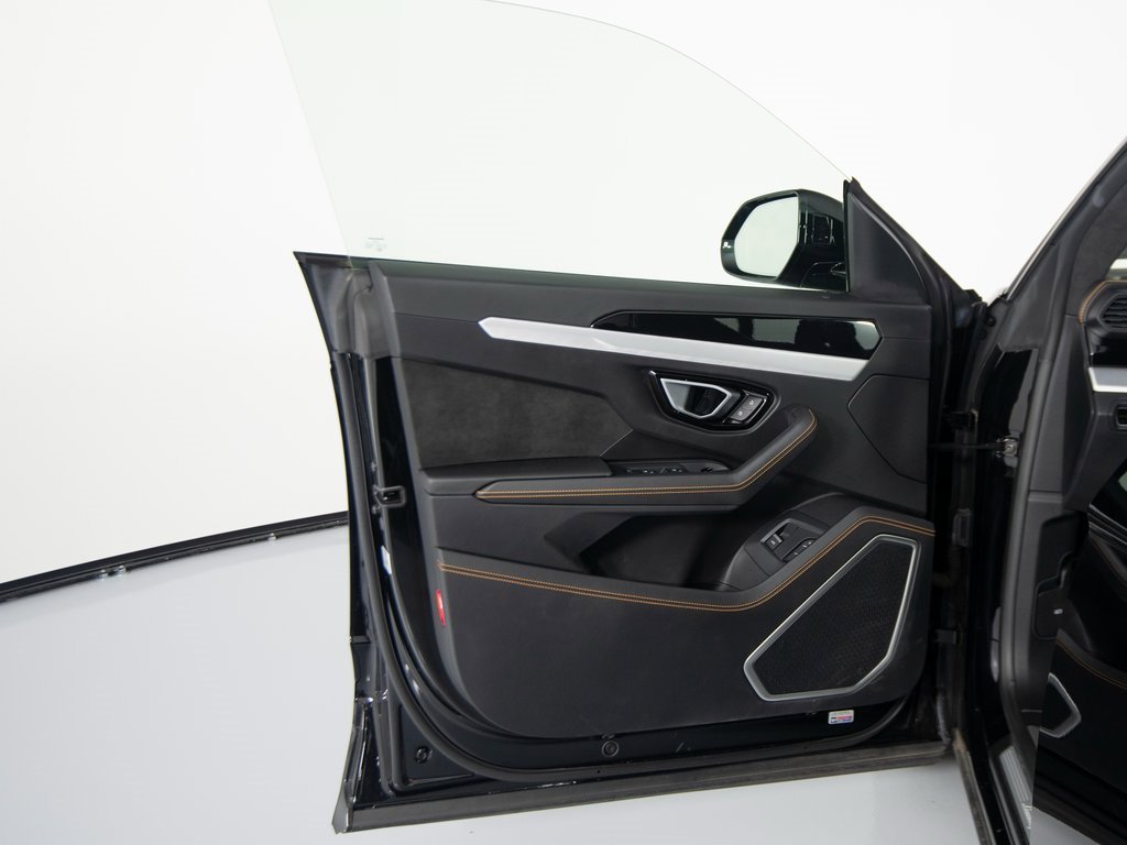 Used 2022 Lamborghini Urus image 10
