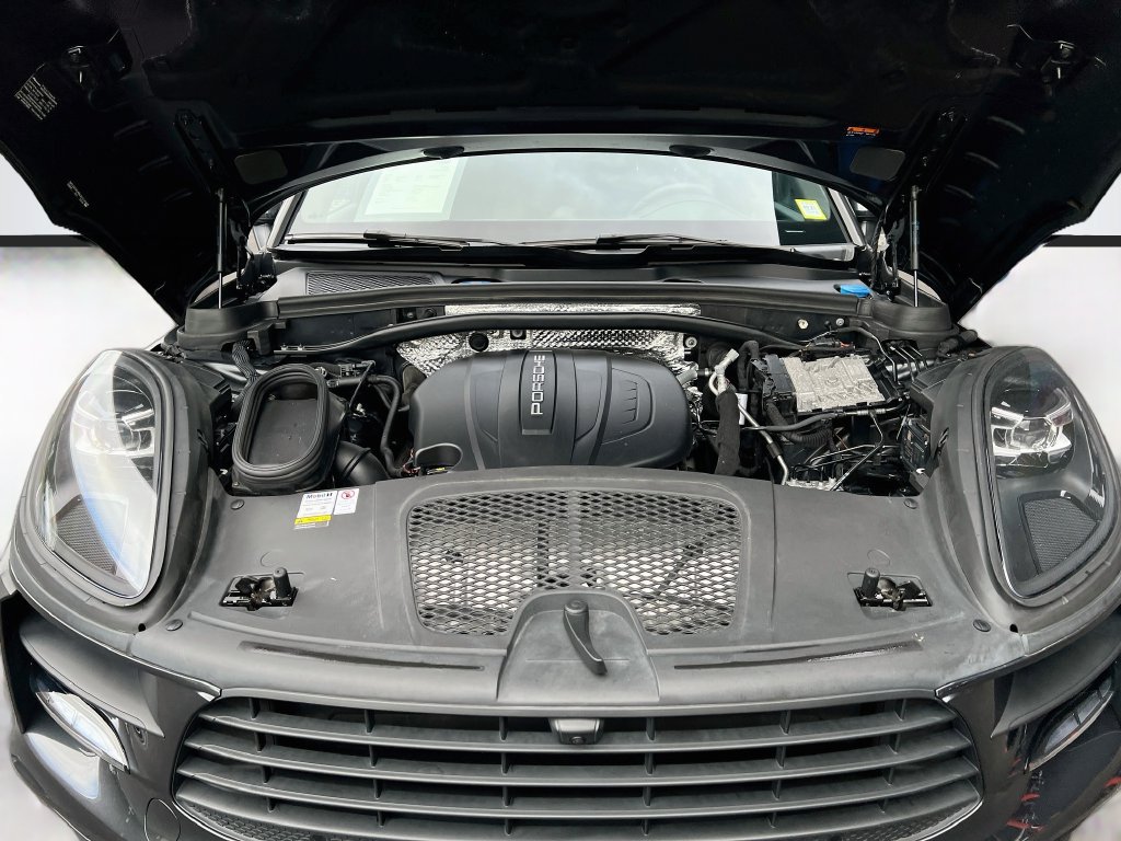 Certified 2021 Porsche Macan AWD/4WD image 32