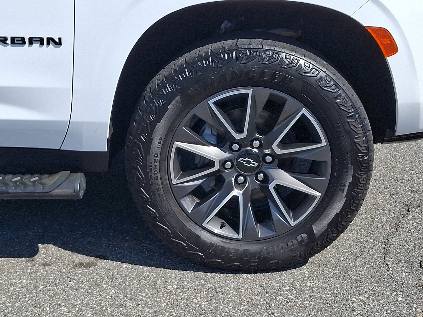 Certified 2024 Chevrolet Suburban Z71 w/ Z71 Off-Road Package AWD/4WD image 8