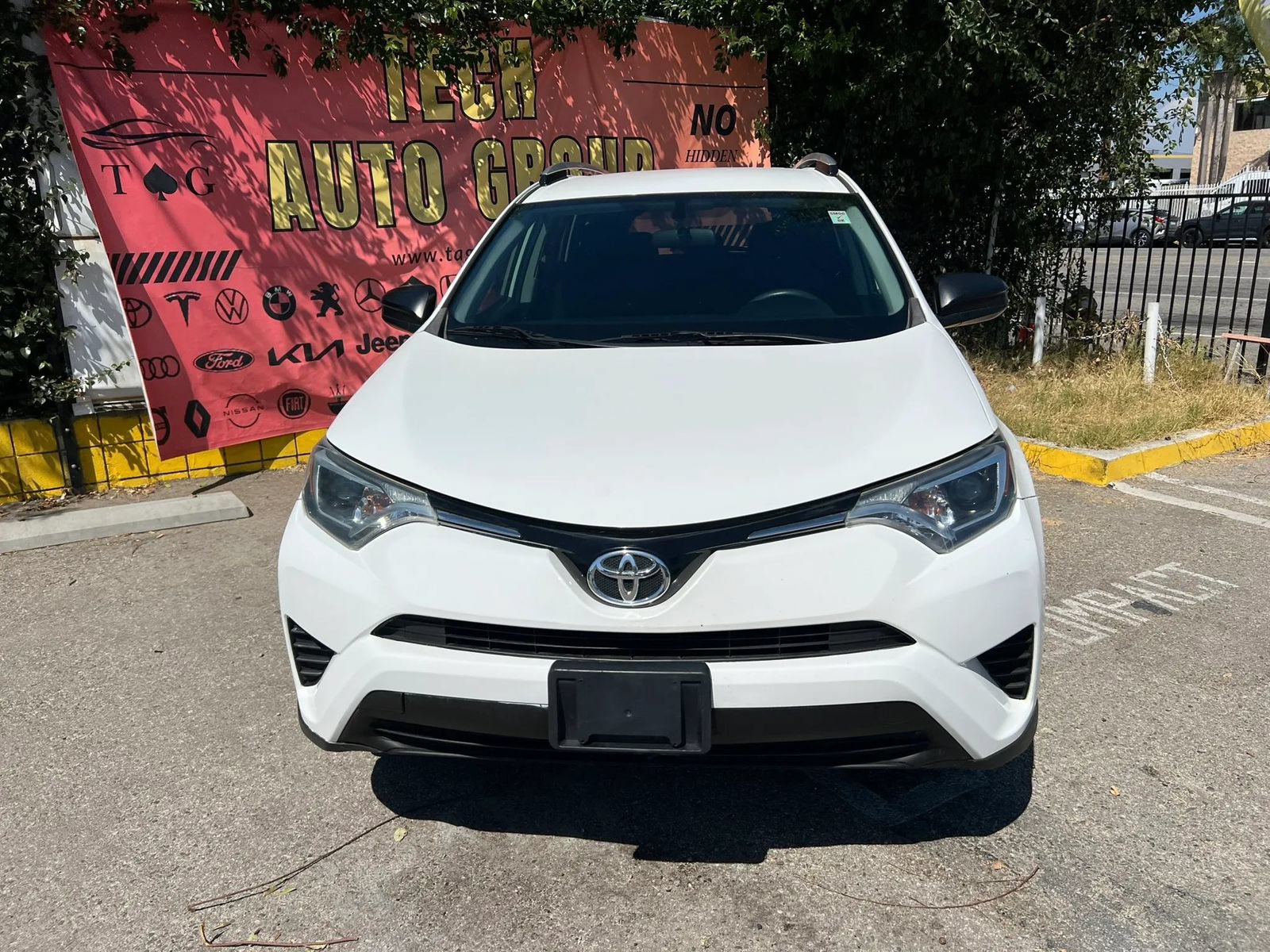Used 2016 Toyota RAV4 LE FWD image 2