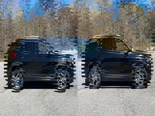 Used 2022 GMC Terrain SLT w/ Tech Package image 2