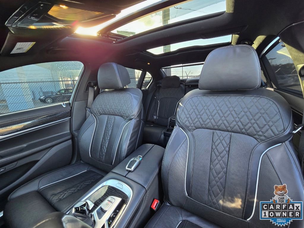 Used 2022 BMW 750i xDrive w/ Executive Package image 31