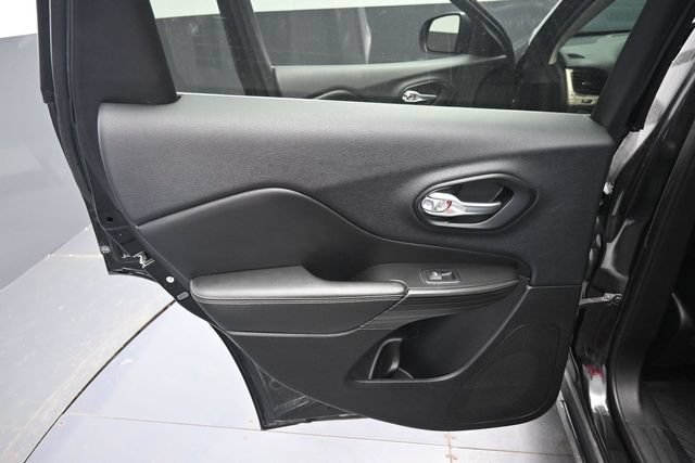 Used 2014 Jeep Cherokee Limited AWD/4WD image 34