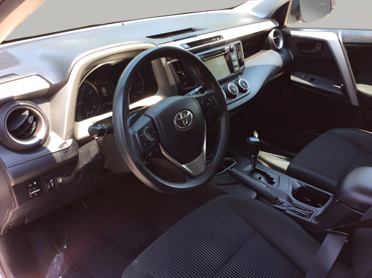 Used 2018 Toyota RAV4 LE FWD image 14