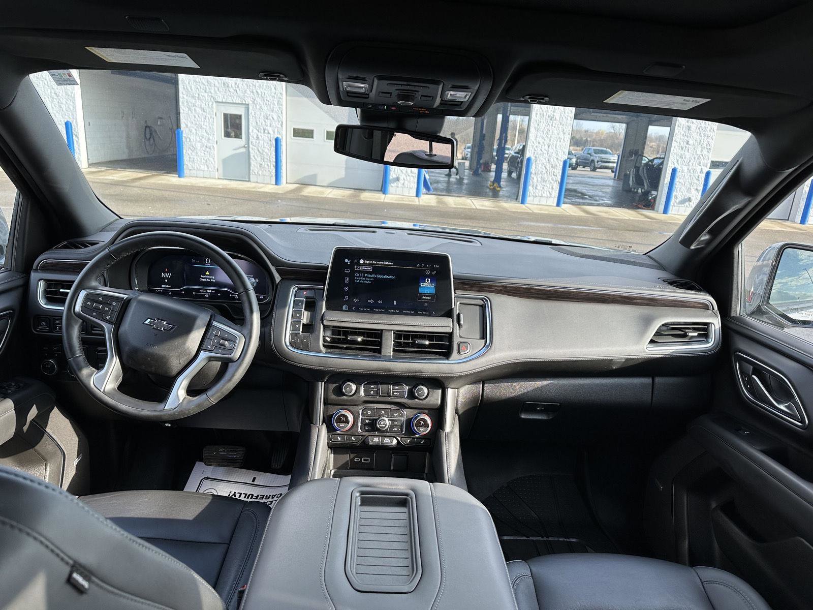 Used 2024 Chevrolet Tahoe Z71 w/ Luxury Package AWD/4WD image 15