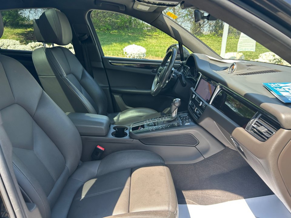 Used 2021 Porsche Macan AWD/4WD image 28