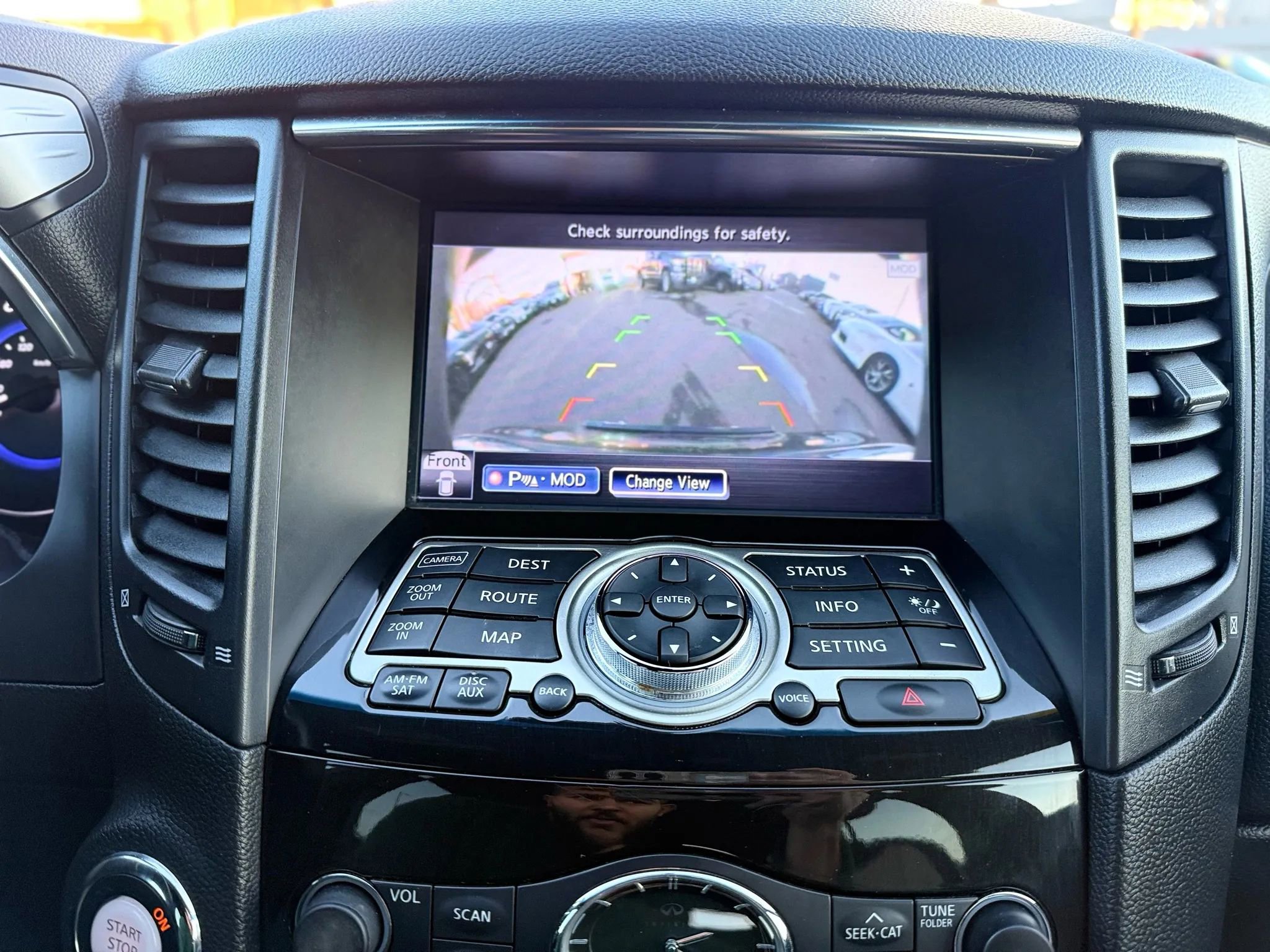 Used 2017 INFINITI QX70 3.7 w/ Limited Package AWD/4WD image 38
